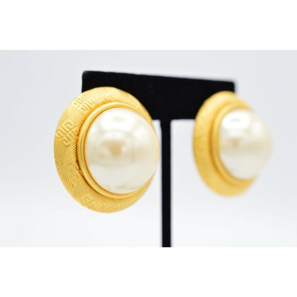 Givenchy Vintage Logo Clip On Earrings Brushed Gold 4G Chunky Pearl Signed BinAE - Picture 4 of 9